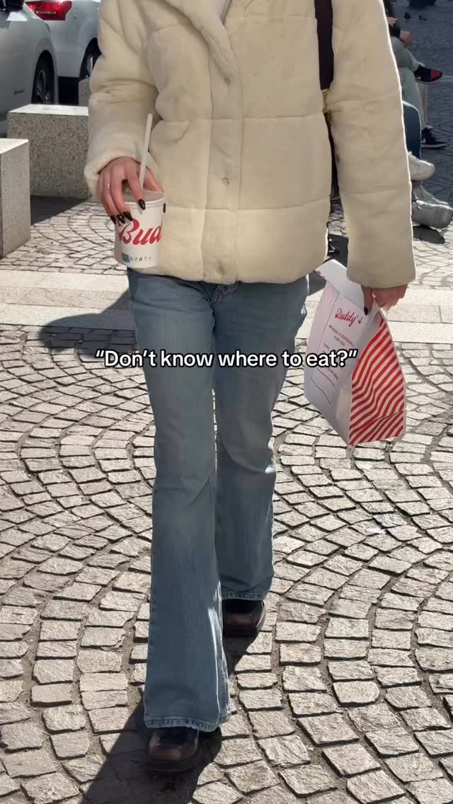 The weather is perfect to sit on a bench and enjoy a Buddy’s Burger with some cheese fries!
We’re waiting for you!