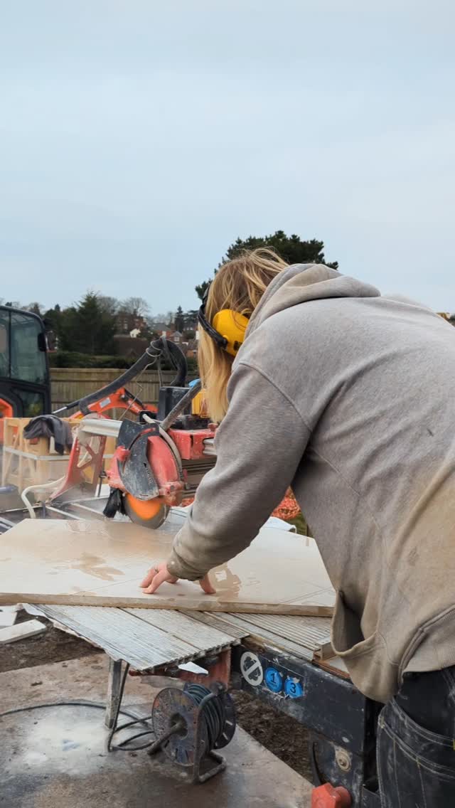 Fabulous work happening on site today. The team are laying a beautiful cream-coloured limestone paving.
We only lay our paving to the highest industry standard to ensure it is safe and robust, so this patio will probably outlive us all.
#envisagegardens #designedbyexpertscreatedbycraftsmen #worcestershiregardendesign
#worcestershire #worcester #paving #patio #limestone #limestonepaving #landscapedesign #landscaper #landscapers_of_instagram #landscapersofinstagram #landscaping #landscaping
