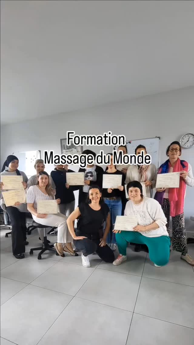 Retour sur ma formation Massage du Monde 🌍✨
Quelle incroyable aventure ! Ensemble, nous avons exploré 7 techniques de massage uniques et transformantes :
💆♀️ Le Californien, pour une détente enveloppante.
💪 Le Suédois, parfait pour relâcher les tensions musculaires.
🌊 Le Deep Tissue, pour une relaxation en profondeur.
🌺 Le Lomi-Lomi, une évasion hawaïenne au rythme des vagues.
🌴 Le Balinais, alliant douceur et énergie.
🕉️ L’Ayurvédique, pour harmoniser corps et esprit.
🌾 Et le Coréen, un art subtil de mobilisation et de lâcher-prise.
Merci à mes élèves qui ont partagé cette expérience enrichissante et inoubliable. Votre engagement et votre passion font toute la différence ! 🙏💖
✨ Envie de rejoindre cette aventure ?
Apprends ces techniques du monde et fais voyager tes mains et ton cœur. Prochaine session en cours d’inscription ! ✍️
👉 Réserve ta place dès maintenant et commence ce voyage sensoriel unique.
#MassageDuMonde #FormationMassage #BienEtre
#TechniquesDeMassage #MassageCalifornien #MassageSuedois #DeepTissue #LomiLomi #MassageBalinais #MassageAyurvedique #MassageCoreen #ReconversionProfessionnelle #TherapieBienEtre #ApprendreLeMassage #VoyageSensoriel #PassionDuMassage #DetenteEtBienEtre #ArtDuToucher #MassageTherapeutique #BeRelaxCenter