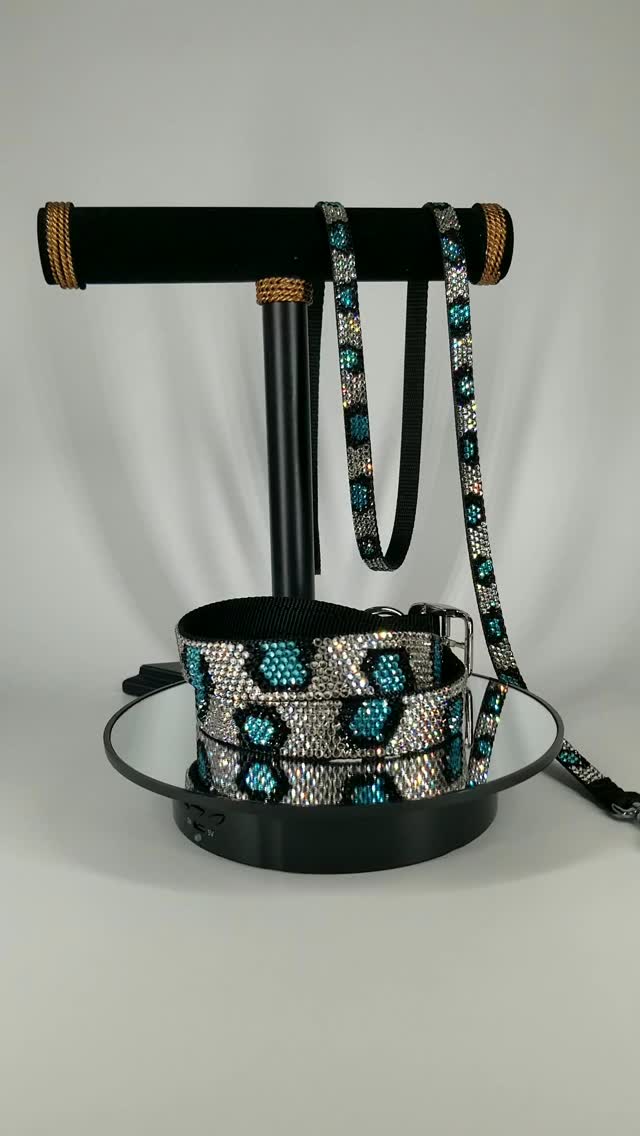 A special commission for a stunning #greatdane. Aqua-Leopard with 2k+ handset Swarovski crystals on the collar alone. Can you say #sparkle ? 💎
.
#roxyandlulu #fashion #dogs #greatdanesofinstagram #leopard #crystaljewelry #dogfashion