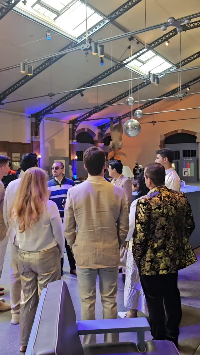 A toast to the USA! 150,000 bottles of Champagne in one single barrel commemorate this historic union.
#toursinchampagne
#tourwithlocals
#besttours #winetours #champagne #champagneexperience
#champagnelover #champagnelovers
#champagneaddict #champagne
#private #privatexperience #honeymoon #champagnesecret #champagnemoments #champagneprivateexperience #luxurychampagne #finechampagne #champagneguide #champagnelife #champagnetasting #winelover #winelovers #winetasting #wineblogger #winedestination #winetravel #winetraveler
#thechampagnewineclub #champagneluxurytrip