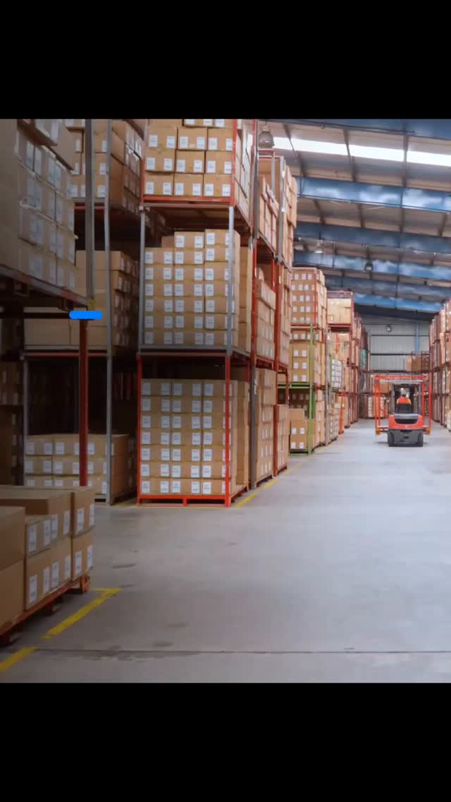 🚀 RFID: A Revolução na Indústria Têxtil! 🔥📡
Imagine ter controle total da sua produção, expedição e estoque em tempo real, eliminando falhas e acelerando processos. Com RFID, isso já é possível!
✅ Inventários em segundos – adeus contagem manual!
✅ Rastreamento preciso – do fio ao produto final!
✅ Redução de perdas – estoque sempre sob controle!
✅ Expedição ágil – mais eficiência, menos retrabalho!
Empresas que implementaram RFID reduziram erros operacionais em até 90% e aumentaram a produtividade. 🚀
🔗 Quer saber como aplicar essa tecnologia na sua empresa? Clique no link da BIO e fale com a gente!
#RFID #IndústriaTêxtil #EficiênciaProdutiva #GestãoDeEstoque #TransformaçãoDigital #InovaçãoTêxtil #AutomaçãoIndustrial #ControleInteligente #LogísticaEficiente #SisplanSistemas