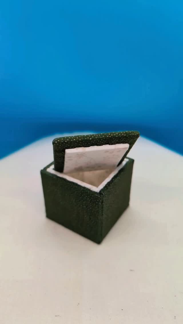 If you've wanted to learn box making there's still space on my beginners box class! 🪻
I'm just in the process of making up the kits so I'll do a packing video so you can see everything that's included in the kit!
Booking link in bio: RSN classes
#textileart #fiberart #inspiredbynature #handmade #embroideryart #embroideryartist #embroiderytutor #embroideryinstaguild #embroiderydesign #embroideredbox #nigellaflower #embroiderystudio #artist #embroiderystitches #embroideryonline #embroideryclass #embroideryclass #RoyalSchoolofNeedlework #rsnalumni #rsntutor #rsnfellowship