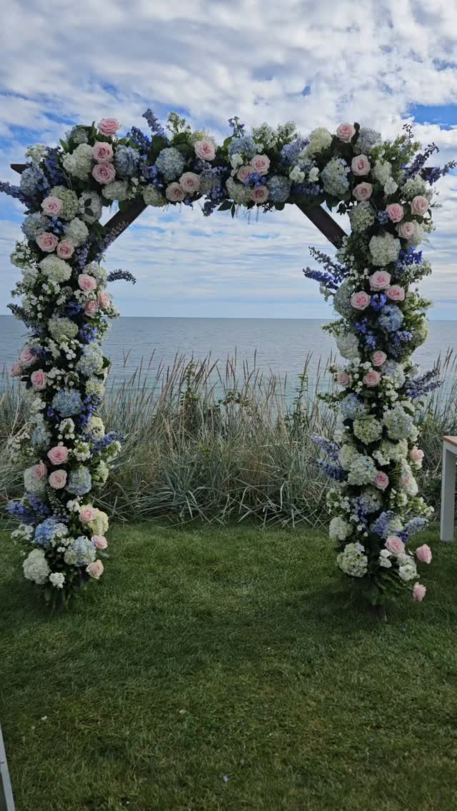 Exciting news! We are in the process of setting up our new (bigger!) workshop, and we are officially at the point where both spaces are a mess 🫠 We remain undeterred and so ready for the upgrade this season. Can't wait to share more as it comes together and we start flowering again! Until then I'll be literally up to my ears in hard goods and boxes of supplies
.
Vendors:
Venue @pelhamhospitality
Floral @gardenpartycapecod
Photos @lovelyvalentine
Band @sugarbabiesinc
Hair/Makeup @lisa_george_hair_and_makeup
Signage @kmbcalligraphy
Rentals @peakeventservices
Stationary @writeon_westchester