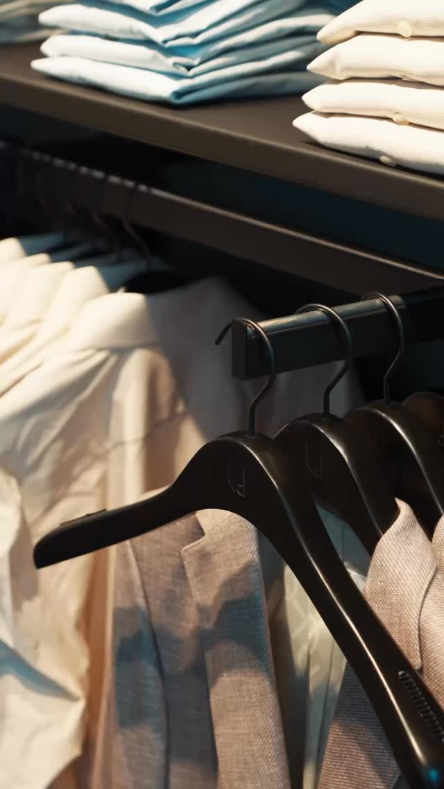 The perfect hanger for the suits department ensures elegance and good garment display.
#dailyretailsupply #drs