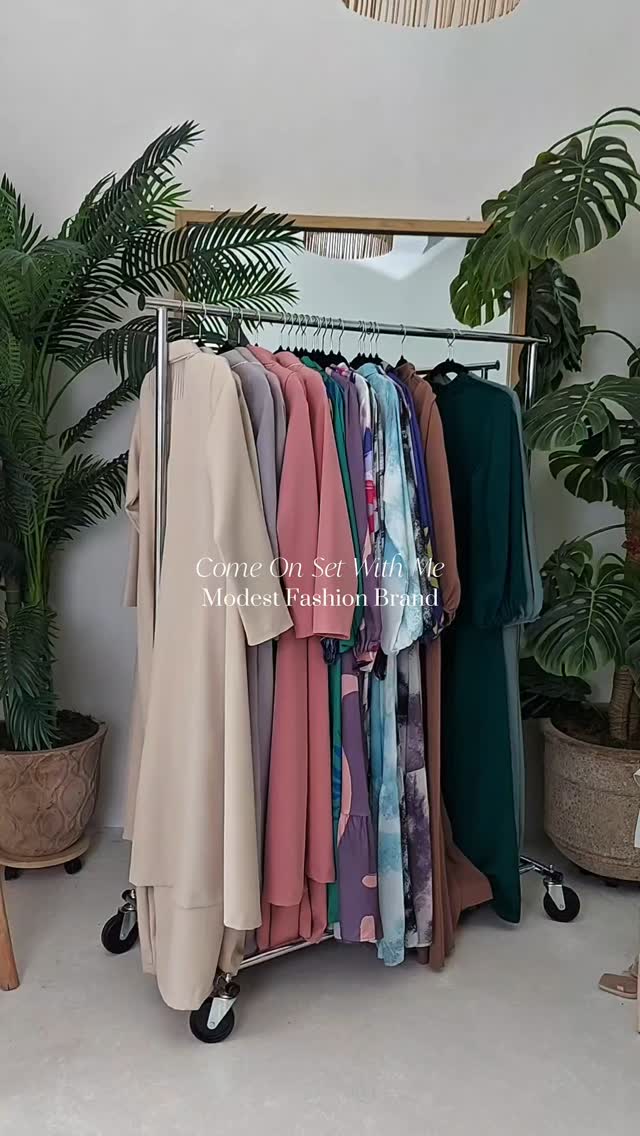 Been a while since I've shared some different work here🤍 #model #modestfashion #modestfashioninspo #fashionshoot #torontomodel #comeonsetwithme #shooters