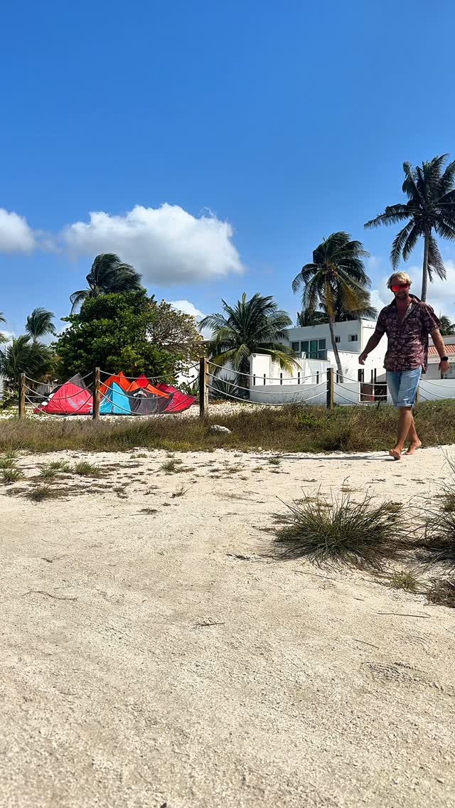 POV: nauka kitesurfingu jest prosta jak raz dwa trzy, a już po kilku dniach z nami będziesz czuć się na desce jak ryba w wodzie!
Nadal mamy kilka miejsc na wyjazd w majówkę - nie czekaj z decyzją! Zajmiemy się transportem, atrakcjami na czas wolny a Ty będziesz mógł się skupić na słodkim odpoczynku…i kite’owych emocjach!
#staysalty #moonshine #majówka
