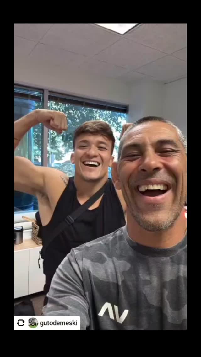 🔥 EXCLUSIVE ONLINE TALK SHOW COMING SOON! 🔥
Join us for an amazing and emotional conversation with @gutodemeski a game-changer in the UFC Jiu-Jitsu world! 💥⚡
🏆 Known for rehabilitating elite athletes and Jiu-Jitsu champions, Guto has revolutionized the industry with his cutting-edge rehab protocols! Now, for the first time ever, he will open up about his passion, legacy, and the secrets behind his success! 💪🥋
Don’t miss this one-of-a-kind event! 🚀
📅 Stay tuned for the date & details!
📍 Online & Worldwide 🌍
🔗 Tag your UFC & Jiu-Jitsu friends!
#ReinaldoVandres #DemiskiProtocol #UFC #JiuJitsu #MMA #BJJ #Rehab #AthleteRecovery #FighterMindset #MMARehab #JiuJitsuChampions #TrainHard #ChampionsMindset #FightLife #UFCTraining #MMAHealing #NextLevelPerformance #HernPambukdjian #TVProducer
Edited · 1w