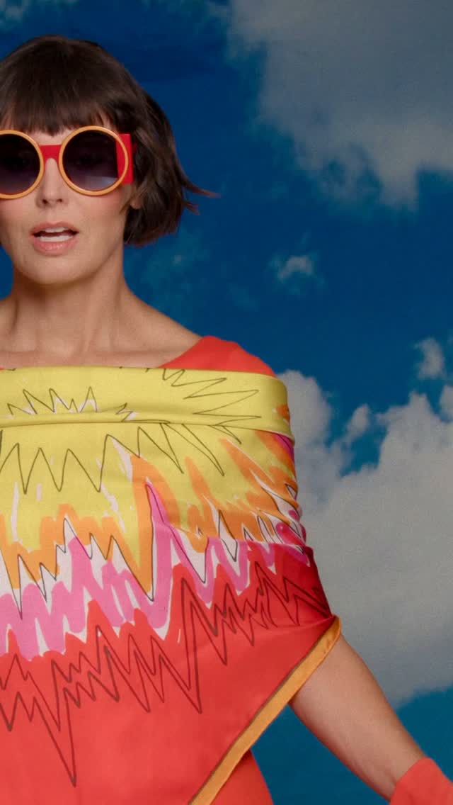 More fun with project for Vera Scarves
Photographer/director: @matthewmitchellfoto
Talent: @bobbisueluther
@djmodgirl
Hair: @guyguido uido
Video: @theraphdirani