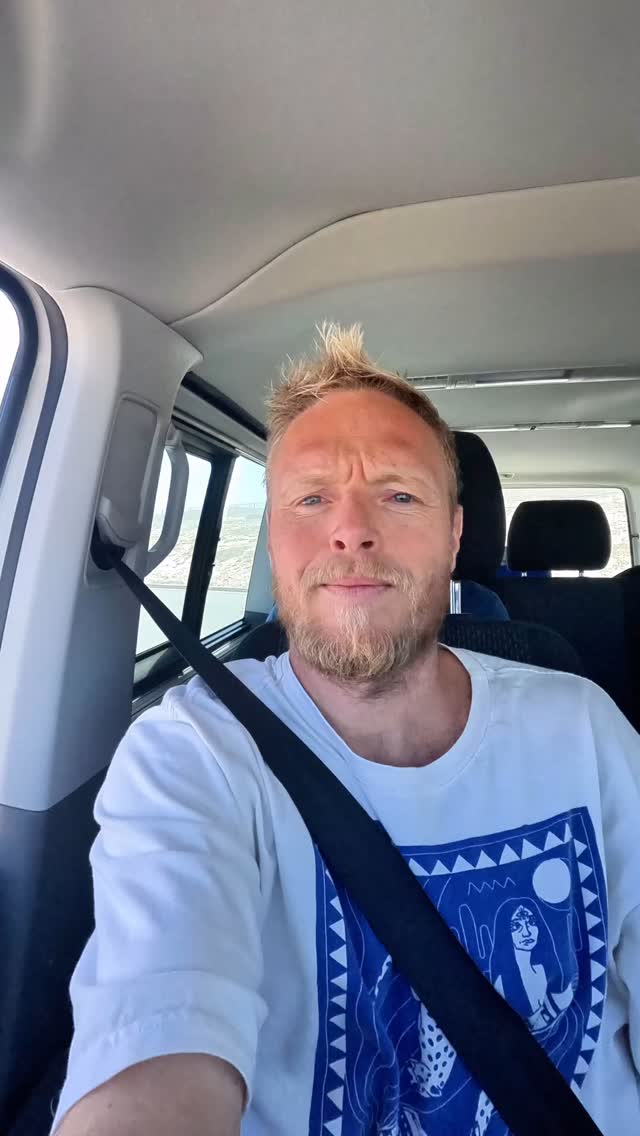 Loop it like it’s hot… what a day. Please can we get more days like this. Where the wind is so strong that everyone is nervous and ready to push the limits.
40-60 knots at Macassar was no joke and surprisingly I jumped bigger on my short lines than I tried with long lines. Flying 28.4 meters high on just 12 meter lines feels unreal. It’s a vibe!
What a way to close to Cape Town season. 🫶
Various vlogs online of this special day from @kitemana_com @the_surfr_app @kevinlangeree just go to YouTube and check em out.