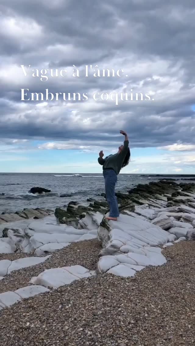 Troisième édition des Attentats Poétiques.
Plus que jamais on croit à la Résistance poétique, à la croisée des combats, des mondes qui s’emmêlent, qui s’embrasent, qui défendent et qui éveillent.
Des archipels créatifs et populaires.
Les pieds qui chantent entre terre et ciel.
Osez prendre le micro et venez nous rejoindre pour cette belle édition : le 18 avril a 20h chez Surfrider Océan.
Et si vous avez juste envie de plonger avec nous et de soutenir les Attentats poétiques et l’association @surfrider_cotebasque : WELCOME !
C’est sans réservation dans la limite des places disponibles.
🫶🫶🫶
Léna et Sarah