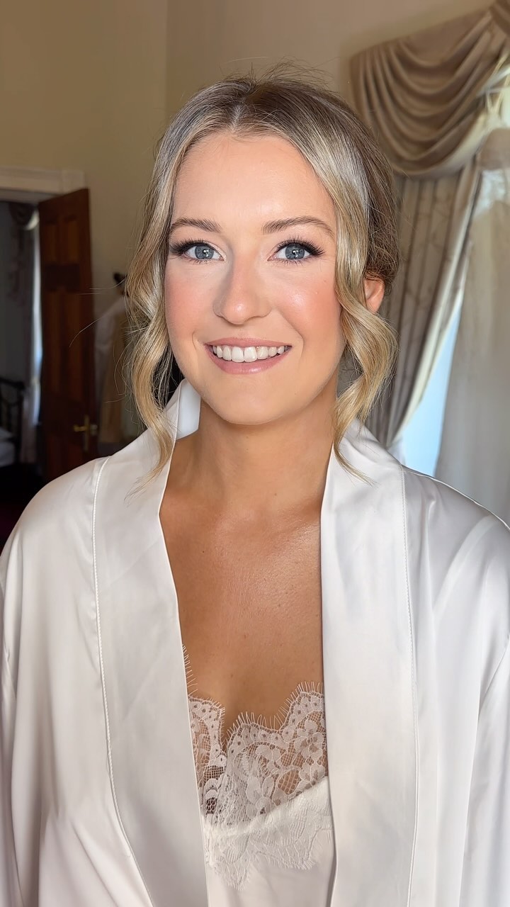 Mrs Robbins 👰🏼♀️🤍🕊️
#perthbridalmakeup #perthbridal #perthmua #perthweddingmakeup #perthweddingmakeupartist #bridalmakeupartist