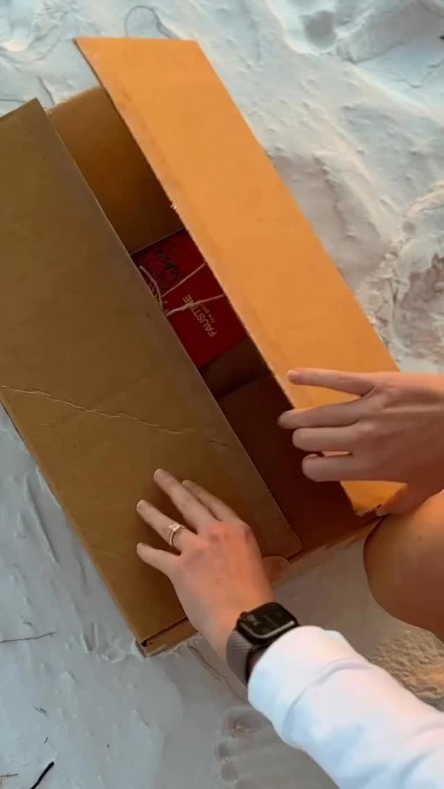 Nothing beats the excitement of seeing our hats in the wild! 🌊☀️ Loving this #unboxing video from @sandy_arthur at the beach. Sewn by me at sea in Australia, now seeing the sun in my hometown in Sarasota 🩵🌺 Keep you photos / videos of Faustine Fine Goods ‘hats in the wild’ coming, we can’t get enough!