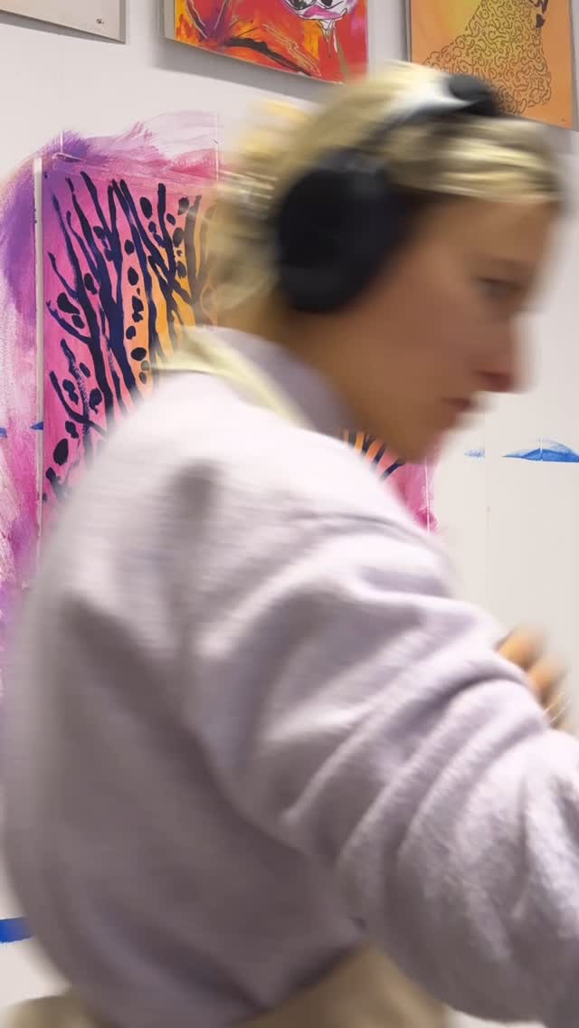 For those who want to sit back and relax. Enjoy a timelapse of layers with an extract from today’s email 🧡
*To see the bark swirls n twirls, pink tin roof and other details made with acrylic pens, visit yesterday’s post. 💛
*To receive the full email, please find the sign up link for my newsletter in my bio 🥰
Big hugs! 🤗 Xx