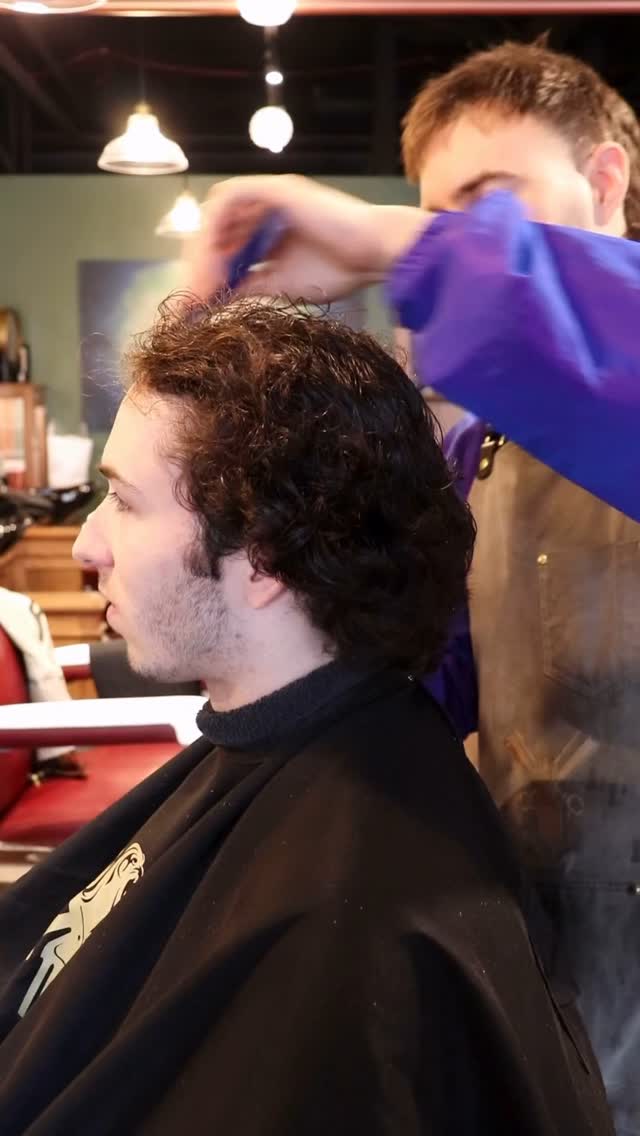 Haircut transformation by Travis 💈Book your next haircut with us using the link in bio
@long_on_top
•
•
•
•
#bostonbarber #wellesleyma #massachusettsbarber #bostonlocal #barberconnect