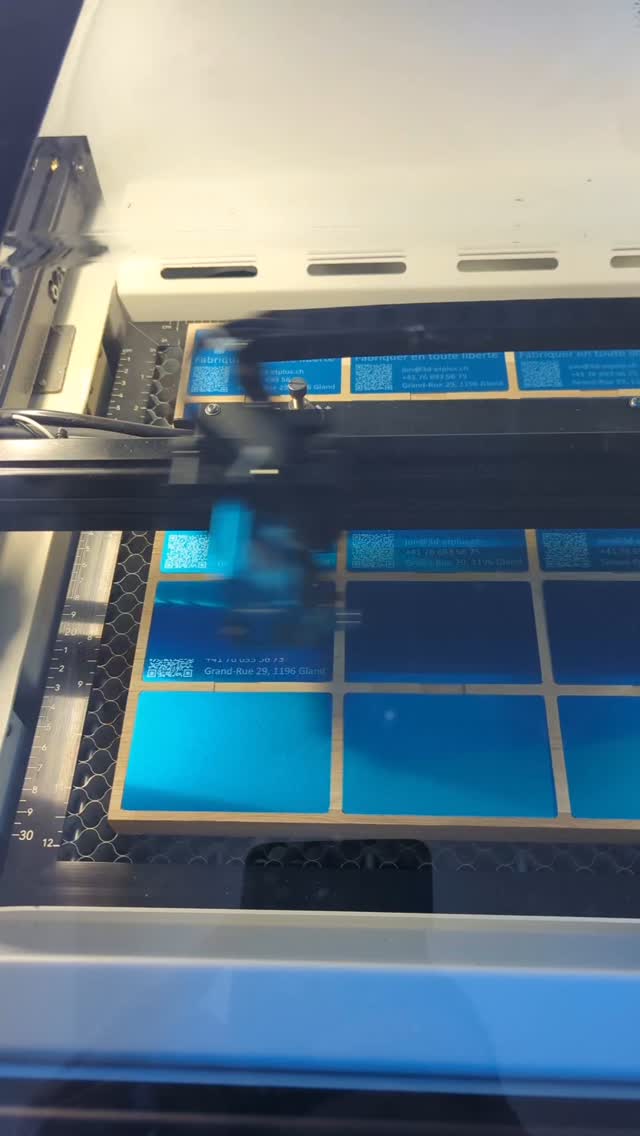 #gravurepersonnalisée pour tous les besoins. Ici, nous fabriquons la prochaine version de nos cartes de visite. Et vous, qu'est-ce que vous aimeriez personnaliser?