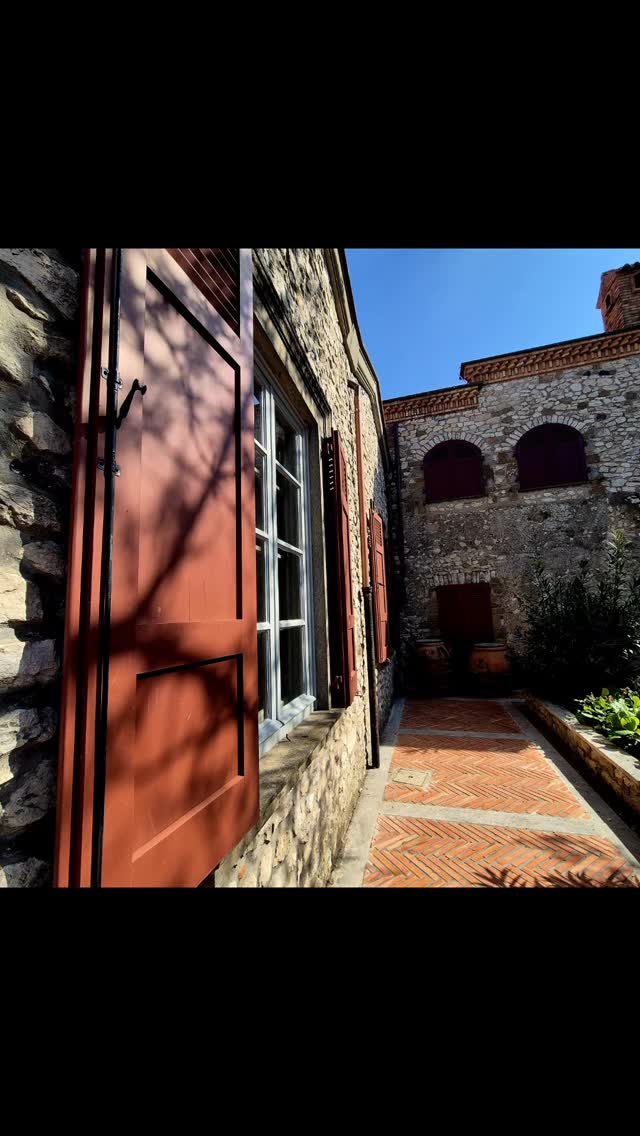 Spring is blossoming all around us.
#villasantangelo #italy_vacations #villawithpool #italycountryside