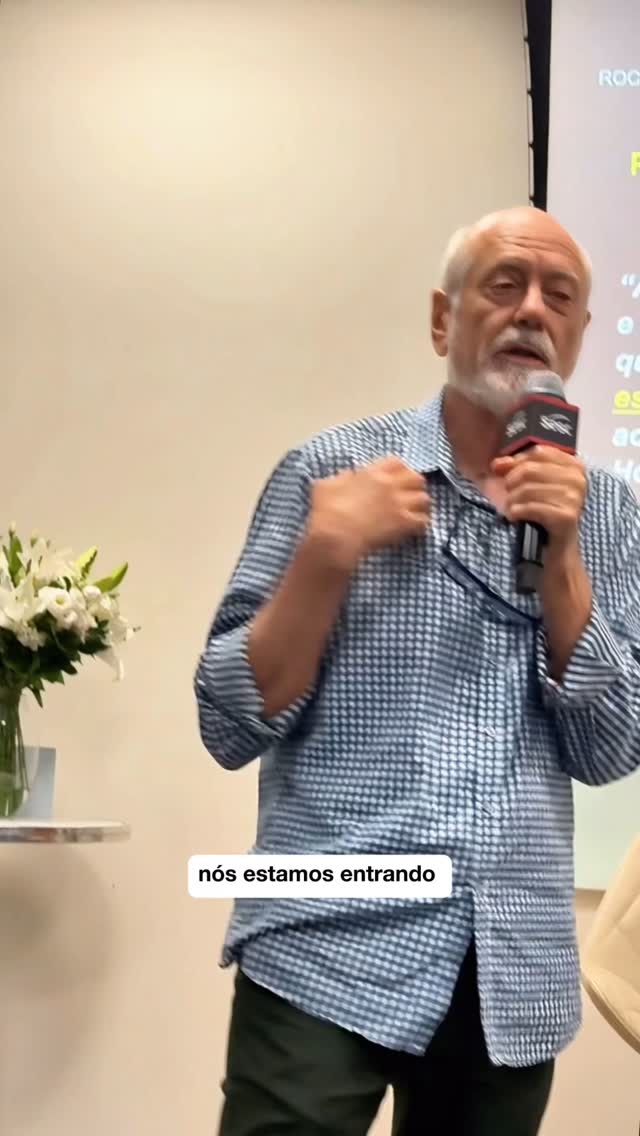 Estamos atravessando um fim de uma era.
Essa é a fala do professor Renato Tagnin, convidado da Aula 03 do curso “Água e Mudanças Climáticas”, ministrado por mim, neste mês de março, no @cpfsesc!
O que Renato nos lembra é que os eventos climáticos extremos que vivemos hoje não são caos puro.
Eles são, em alguma medida, o planeta tentando criar um novo equilíbrio dinâmico.
O problema é: esse novo equilíbrio pode não incluir as condições que sustentaram a nossa civilização até aqui.
Quando o futuro olhar pra esse tempo… o que ele vai pensar da gente?
#antropoceno #mudançasclimáticas #futuro