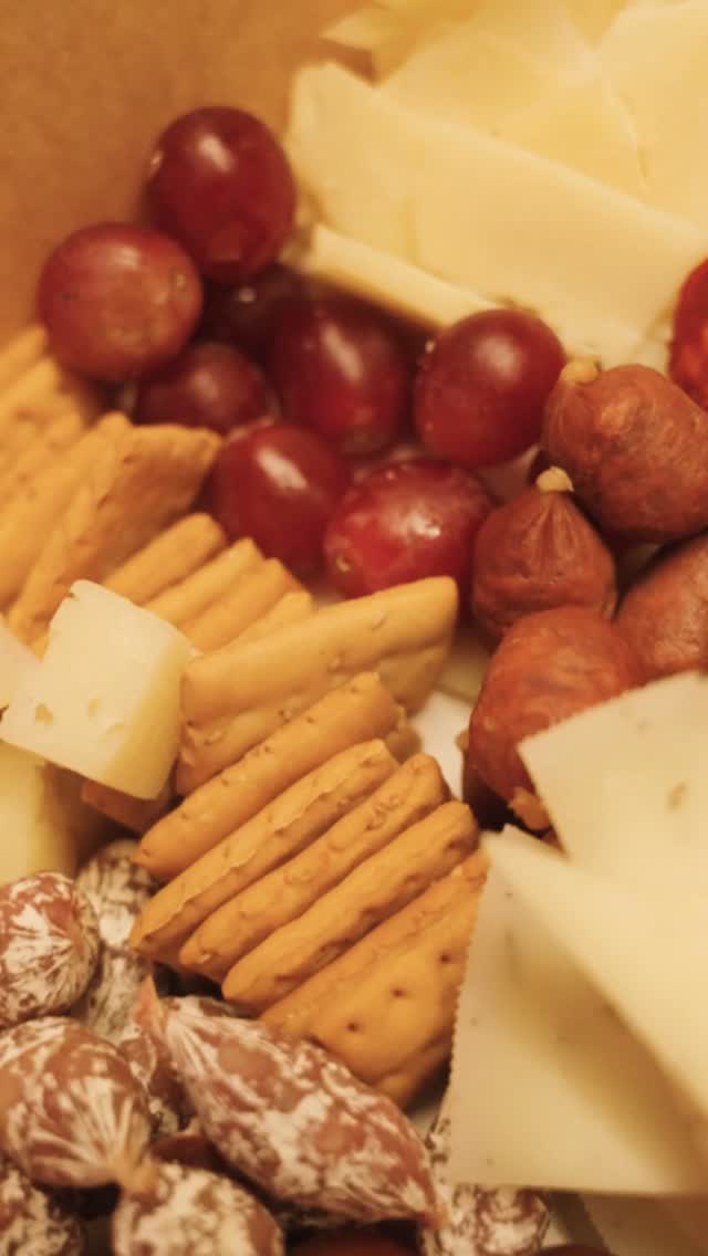 ¿Cansado de los mismos afterworks de siempre?
En The Fucking Catering convertimos el tardeo en una fiesta gastronómica sin reglas.
Sabores que desafían lo establecido, cócteles que encienden la chispa y una atmósfera que invita a romper la rutina.
Porque la vida es demasiado corta para conformarse con lo común.
Únete a la revolución del sabor y haz que cada afterwork sea legendario.
¿Te atreves? www.thefuckingcatering.es
#TardeoSinReglas #AfterworkRebelde #TheFuckingCatering #RompeLaRutina #SaborRevolucionario