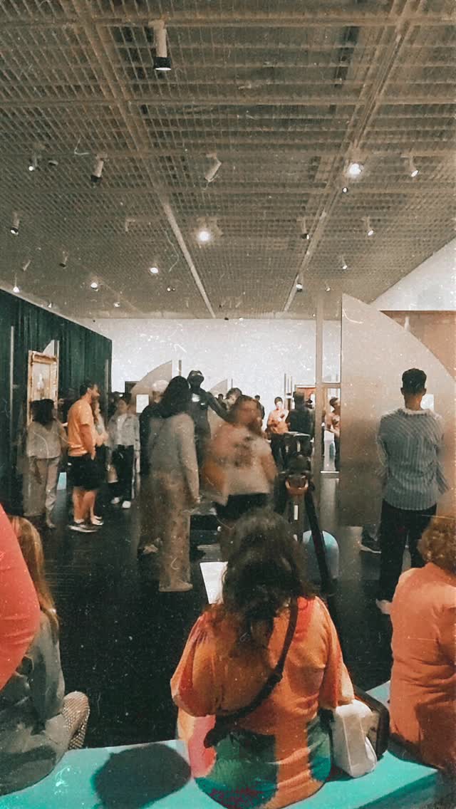 São Paulo's iconic Museu de Arte de São Paulo (MASP) has just unveiled the Pietro Maria Bardi Building, a stunning 14-story expansion that redefines the museum experience. With five new galleries, multi-use spaces, a conservation lab, and a new ticket office, this addition increases the exhibition area by 66%!
To mark the grand opening, MASP is presenting five new exhibitions, each occupying a different floor of the new building. More space, more art, and even more reasons to visit!
Who's ready to explore this new chapter in Brazilian art?
#MASP #SãoPauloArt #thescenebrazil