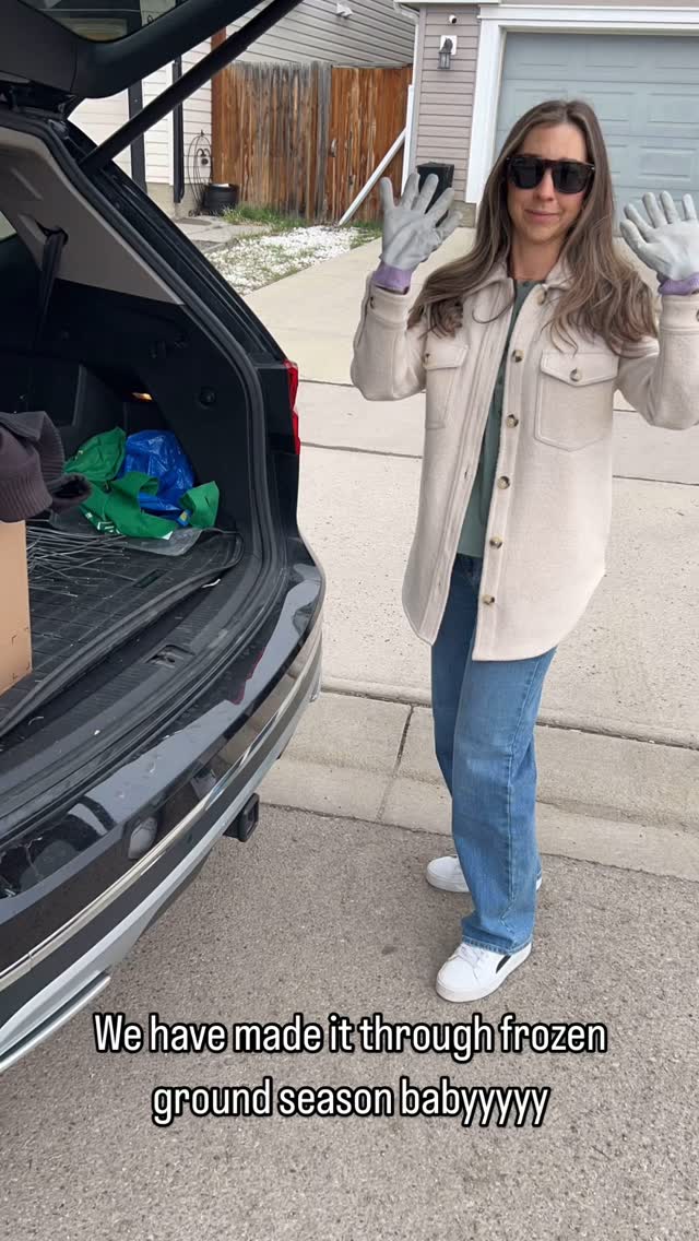 What’s that sound? Birds chirping, lawn mowers lawn mowing …… NOT our drills drilling into the ground 👏🏼😁🎉#calgaryeventcards #yycevents #yycbirthdays #yycsuprise #smallbusinessowner #workingmom