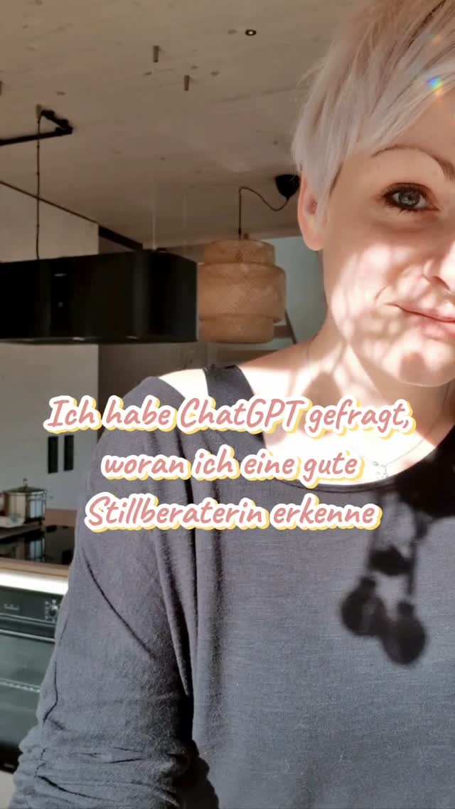 ChatGPT hatte natürlich noch mehr dazu zu sagen, aber ich hab mir die Punkte rausgepickt, die mir am Wichtigsten erscheinen ♡
Du musst dir übrigens nicht unbedingt eine IBCLC-Stillberaterin suchen, wenn du Probleme oder Fragen zum Thema Stillen hast. Wichtig ist, dass deine Stillberaterin eine Zertifizierug in dem Bereich hat, zum Beispiel vom BFB-Institut oder Ähnlichem 😊
Ich liebe diesen Trend und musste unbedingt mitmachen 🤭
Eure Tamara
BFB bindungsorientierte Familienbegleiterin®
Raum Rosenheim und Chiemsee
#stilldauer #stillen #babystillen #chatgpt #mamatipps