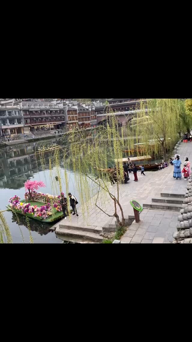 Contrasts. Friday night in Fenghuang Ancient Town and a Saturday night in Changsha. āŗļø Practicing every day ahead of our training in Tengchong. Deep immersion into Daoist wisdom and Chinese culture. #wondersoftheworld #healthyliving #calligraphyhealth #travel