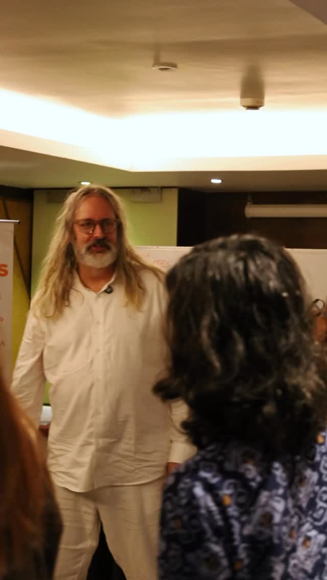 ✨ 𝗪𝗵𝗲𝗻 𝗲𝗻𝗲𝗿𝗴𝘆 𝗳𝗹𝗼𝘄𝘀, 𝗵𝗲𝗮𝗹𝗶𝗻𝗴 𝗴𝗿𝗼𝘄𝘀! 💫
In this powerful session, emotions were released, hearts were opened, and layers of stress melted away. 🌻💖
Through movement and expression, participants shed what no longer served them—making space for lightness, clarity, and inner freedom. 🤍
𝗠𝗼𝗺𝗲𝗻𝘁𝘀 𝗹𝗶𝗸𝗲 𝘁𝗵𝗲𝘀𝗲 𝗿𝗲𝗺𝗶𝗻𝗱 𝘂𝘀 𝘁𝗵𝗮𝘁 𝗵𝗲𝗮𝗹𝗶𝗻𝗴 𝗶𝘀𝗻’𝘁 𝗷𝘂𝘀𝘁 𝗮𝗯𝗼𝘂𝘁 𝘂𝗻𝗱𝗲𝗿𝘀𝘁𝗮𝗻𝗱𝗶𝗻𝗴—𝗶𝘁’𝘀 𝗮𝗯𝗼𝘂𝘁 𝗳𝗲𝗲𝗹𝗶𝗻𝗴, 𝗿𝗲𝗹𝗲𝗮𝘀𝗶𝗻𝗴, 𝗮𝗻𝗱 𝗮𝗹𝗹𝗼𝘄𝗶𝗻𝗴 𝗲𝗻𝗲𝗿𝗴𝘆 𝘁𝗼 𝗳𝗹𝗼𝘄 𝗳𝗿𝗲𝗲𝗹𝘆. 💫
𝗖𝗹𝗲𝗮𝗿𝗲𝗿 𝗺𝗶𝗻𝗱𝘀, 𝗹𝗶𝗴𝗵𝘁𝗲𝗿 𝘀𝗼𝘂𝗹𝘀, 𝗮𝗻𝗱 𝗮 𝗽𝗮𝘁𝗵 𝗳𝗿𝗲𝗲 𝗳𝗿𝗼𝗺 𝗯𝘂𝗿𝗱𝗲𝗻𝘀. 🌎✨
(Healing, Energy Release, Stress Relief, Alternate Healing, Clearing and Healing, Emotional Freedom, Healing Circles)