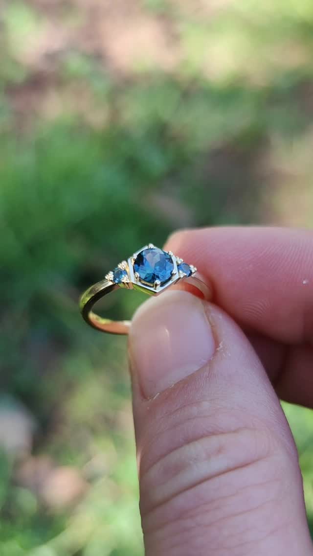 Custom ADAYA ring with beautiful teal-blue sapphires 💙💙💙