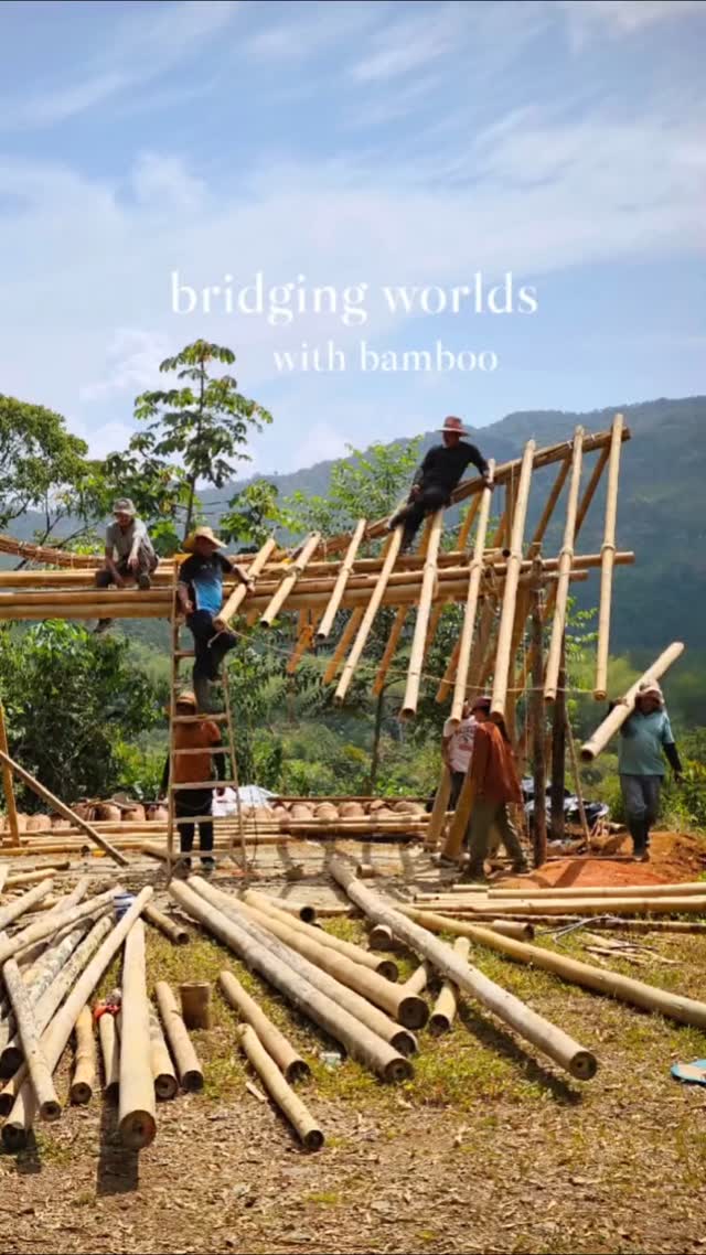 We thought we were offering this indigenous community a bamboo construction workshop to support the restoration of their ancestral tradition of building with bamboo, but we were in for so much more...
.
Bamboo brought us together with this incredible ancient culture that the Cofán people live. Their presence and togetherness, working as one and learning through the reality of doing, as well as their ancestral arts of healing and ceremony have brought us a lot of growth and richness.
.
Thank you @terra.keepers for the invitation to connect with the wisdom of the Cofán people. We are really excited to see how the bamboo building projects in Putumayo come along!
.
#indigenouscommunity #bamboo #bamboocraft #ecobuilding #culturalexchange #cofan #bambooworkshop #bambooarchitecture #bambooroof #ancestral #wisdom #bridgingworlds