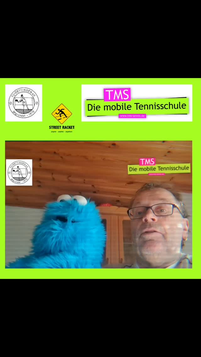 "Es geht vor allem darum, die Bewegungszeit optimal im Sinne der Förderung der Schüler:innen zu nutzen. Jede Stunde Zombieball oder langes Anstehen in Riegenaufstellung sind da sicher nicht das Richtige. Bei den Jüngeren sind Bewegungslandschaften, wo man balancieren oder runterspringen, an Seilen schwingen kann, ein vielseitiges Angebot." Bewegungsangebote im TC Dettingen und in der Tennisschule folgen einer klaren Philosophie. Kinderrechte und Kinderbedürfnisse sind die Leitlinie für sportpädagogisches Handeln ohne den Leistungssport aus den Augen zu verlieren. Zum Tennis gehören freie Bewegungslandschaften und das Schweizer Bildungs- und Bewegungskonzept Street Racket. #tcdettingen #mehralssport #bewegung #kinderrechte #tms_coaching