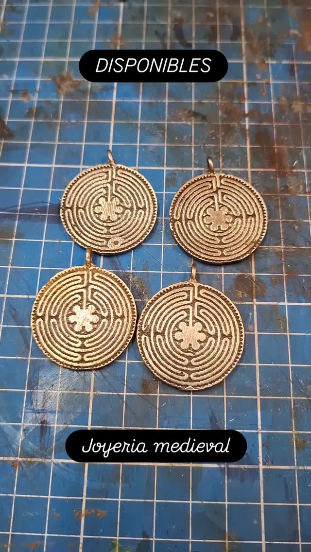 AVALIABLE, all ready to purchase. Send pm to purchase.
DISPONIBLES, todo listo para adquirir, mande mensaje privado.
#joyeria #dijes #jewelry #dije #joyeriaartesanal #viral #handmade #brassjewelry