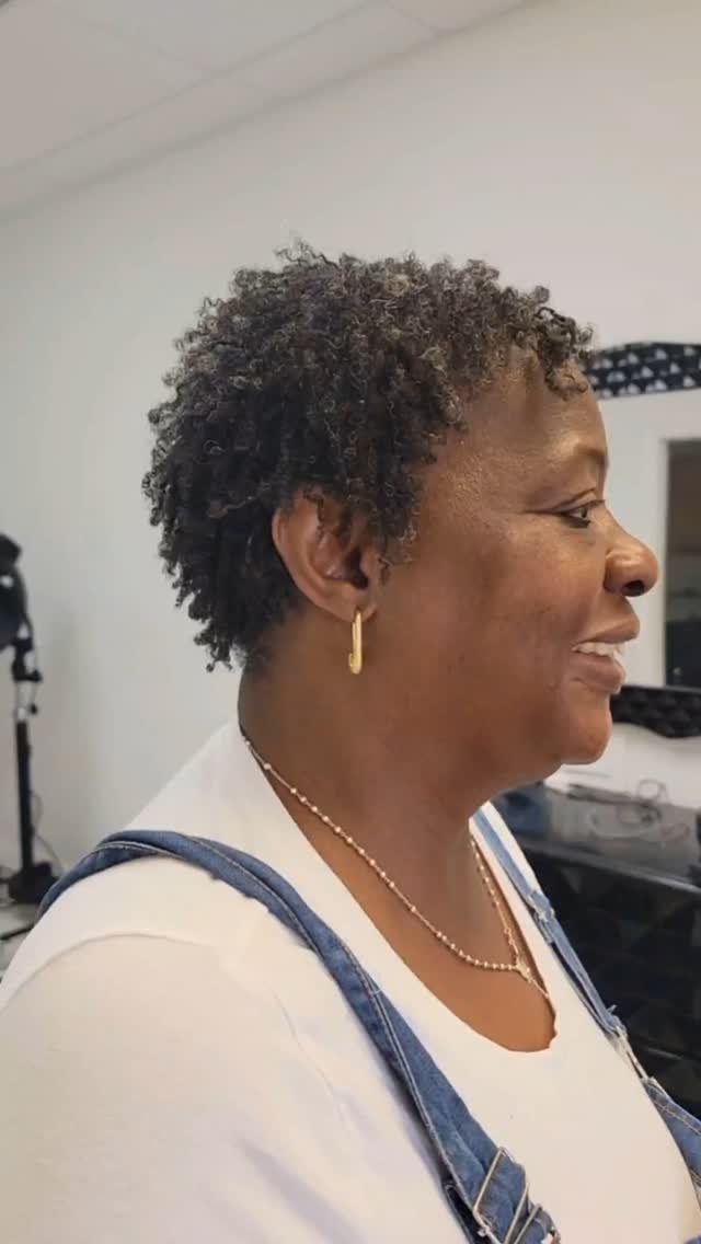 Follow along her lock/growth journey. #sisterlocks on short, low density hair. Book your consultation.
#sisterlocksmobileal #sisterlocs #sisterlockspensacolafl #locjourney #womenwithlocsrock #womenwithlocs