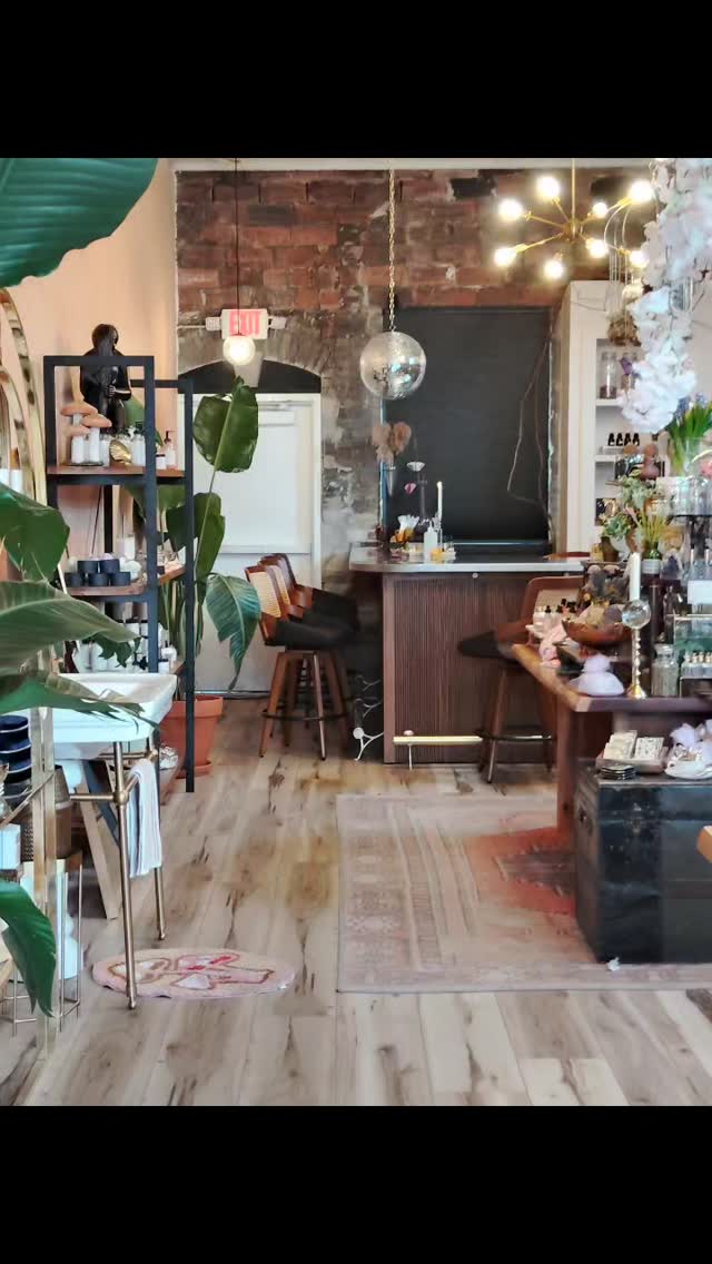 Fox Naturals is looking magical and the new perfume bar we recently installed seems to fit right in. Make sure to stop by and check them out.
#custommade #furniture #shopsmall #grandrapids