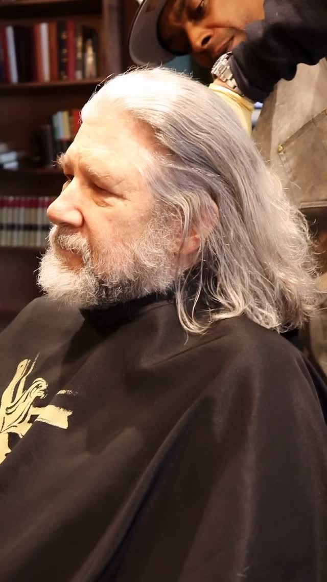 Wait for it…
Amazing cut and beard treatment by Tim!
•
•
•
•
#bostonbarber #wellesleyma #churchsqare #menshaircut #massachusettsbarber #babsoncollege