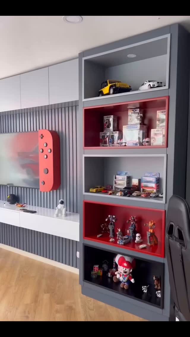 ✨️Inspiração!✨️
Quarto de adolescente com mood gamer ativado!🎮🕹
Olha só esse painel estilizado como controle gigante — ficou ou não ficou insano? 🤪
Com nichos coloridos, espaço pros colecionáveis e aquele acabamento top que só a Arbo Marcenaria entrega!👲
Feito sob medida, do jeitinho que o gamer da casa sempre sonhou!
Gostou? Manda pra alguém que vai pirar nesse projeto!✨️
#ArboMarcenaria #QuartoGamer #MarcenariaCriativa #DecoraçãoTeen #GamerStyle #MóveisPlanejados