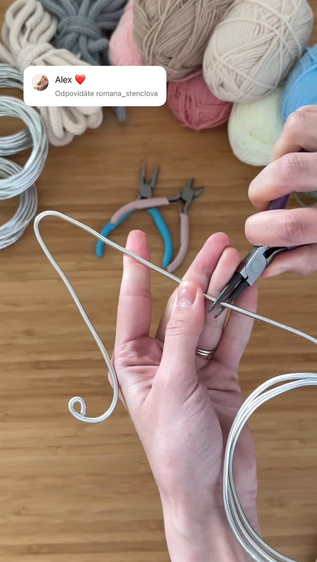 Pletené jméno Alex 🫶🏻 Nevěděla jsem, jestli je pro chlapečka, nebo holčičku – a tak padla volba na univerzální krémovou barvu.
Ráda vytvořím i jméno vašeho děťátka – stačí mi napsat nebo objednat přes e-shop ✨