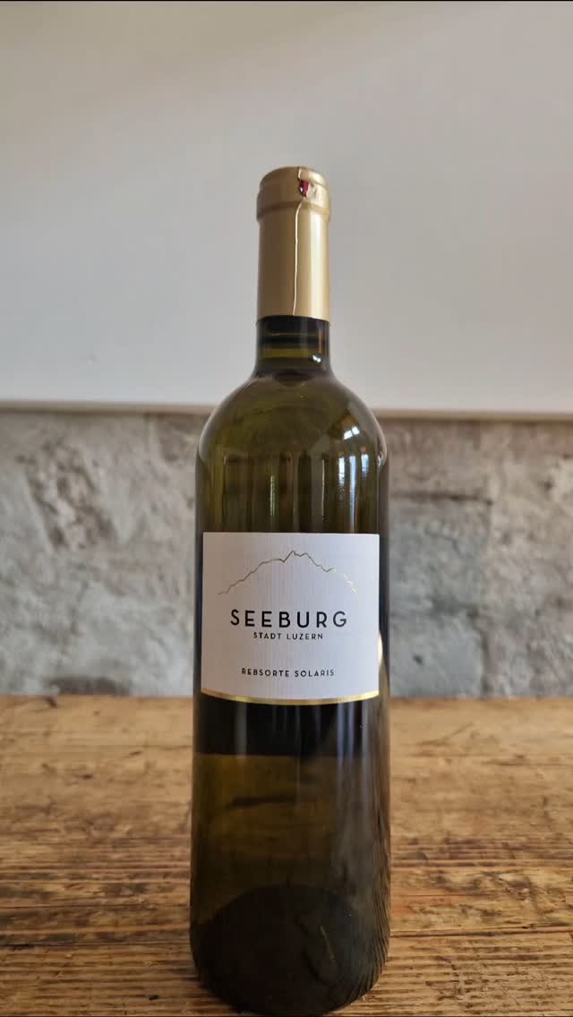 Der Jahrgang 2024 ist bei uns auf dem Hof eingetroffen !🤩
.
Gerade richtig für den Tag der offenen Weinkeller 🍷
Am Samstag, 03. und Sonntag, 04. Mai 2025 öffnen wir unsere Türen und laden euch ein.
Jeweils von 11-17 Uhr kannst du in den Genuss vom Stadtwein kommen 🥳
.
Wir freuen uns dich zu begrüssen 😊
.
.
.
#seeburghof #zentralschweizerweine #piwi #biowein #bio #weingut #degustation #offeneweinkeller2025 #schweizerwein #degustation