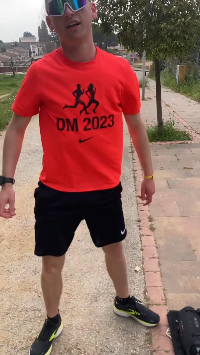 Hi, ich bin der OTB und das bin ich vor und nach den Berganläufen… 🏃🏔️
#berganläufe #running #spanien #trainingscamp #lloretdemar