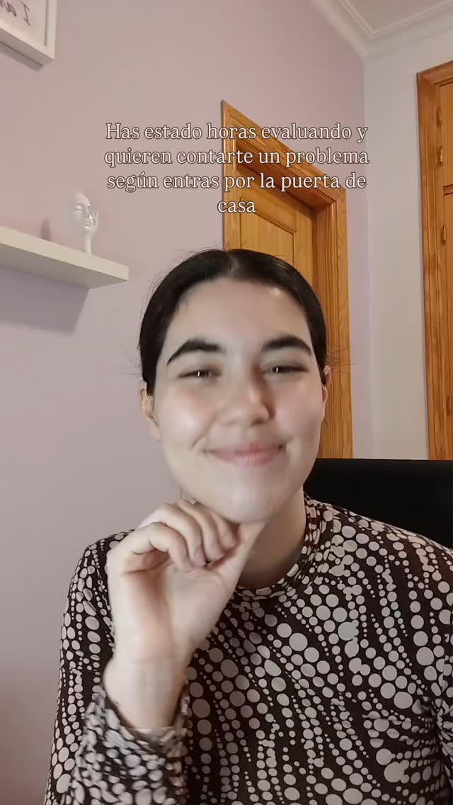 QUEMADOS 🔥
Por estas cositas es importante respetar nuestros descansos como profesionales y procurar dejar espacio entre una evaluación y la siguiente.
Todos hemos pasado por esa fase de sobrecargar nuestra capacidad en exceso, y luego llegas a casa y tu pareja o tu familia tienen ganas de hablar contigo y contarte su día y sus problemas... Y tú, explotas 💣.
Dedícate tiempo, descansa y ventila. Tú eres la que cuida, pero debes cuidarte a ti también.
Feliz jueves 💜
#psicologiaforense #mediación #autocuidado❤️ #burnout