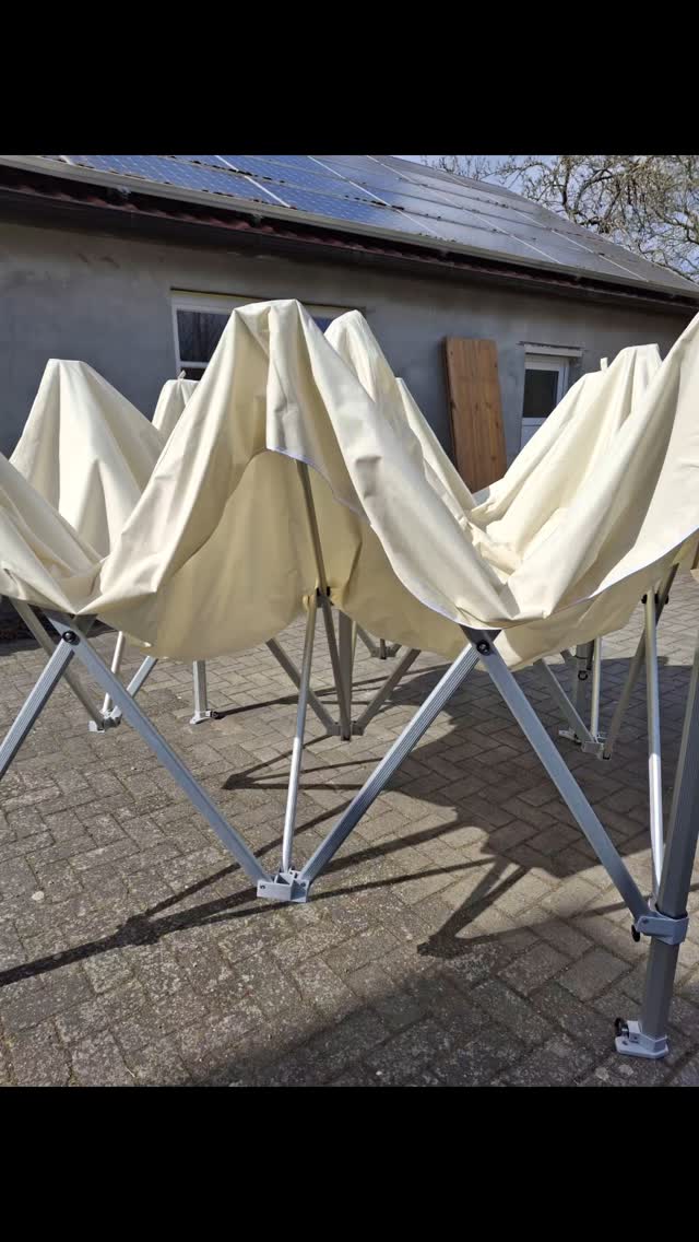 Schauen ob alles passt....
40min Aufbauzeit allein! Es wird.....
bestimmt ein schöner Markt!
#stemwede #keramikwerkstatt #keramik #töpfern #töpferkurse #ceramic #töpferkurse #teapot #freude