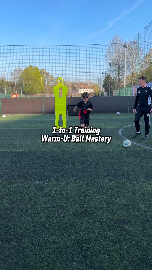 Bit of ball mastery as a warm-up in our 1-to-1 session! ⚽️
#tilleracademy #tolworth #epsom #footballcoaching #newmalden #soccercoach #soccercoaching #footballcoach