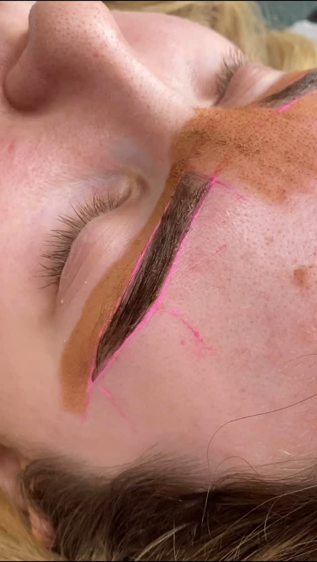 She’s smooth like butter 😮💨
@saintandserenity second skin in action. This is a gorgeous silky smooth barrier that protects sensitive skin whilst waxing - Perfection👌🏼
#eyebrowlamination #browlami #browlaminationnorthampton #eyebrowspecialist #browspecialistnorthampton #fluffybrows #hybridbrowstain #shapetintandwax #browsnorthampton #naturalbeautynorthampton #beforeandafter #browtransformation
#hybridbrows #hybridbrowsnorthampton