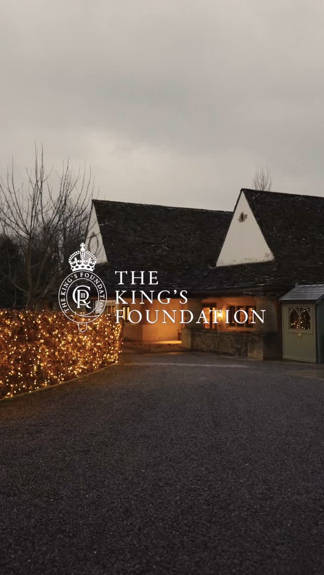 It’s not often you get an opportunity to shoot HRH King Charles III but we were fortunate to spend the day with @chef_francescomazzei capturing him curate the star studded dinner for @kingsfdn and @italianembassyinuk 🙃
Really a dream come true seeing the content published all over the world. 🌍