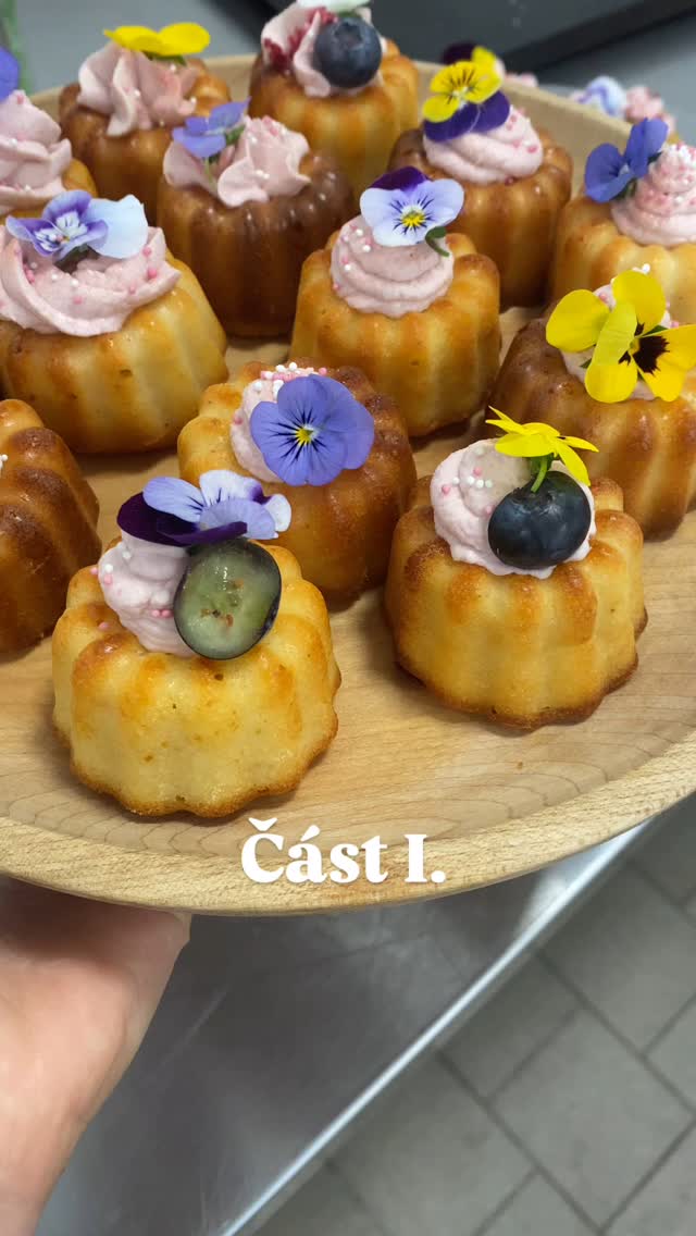 Zajímá vás, jak vypadá příprava cateringu? 👀Nakoukněte nám do kuchyně! ✨
Tentokrát jsme připravovali občerstvení na velikonoční jarmark pro žáky základní školy @gymnazium.krizik. Raut byl převážně sladký, ale nesměli chybět nádivkové muffiny 🧁
A jak to nakonec celé dopadlo? Na to se můžete podívat v dalším videu 🐥
Co na video říkáte, chtěli byste více takových? Dejte nám like 💚
#catering #obcerstveni #mealprep