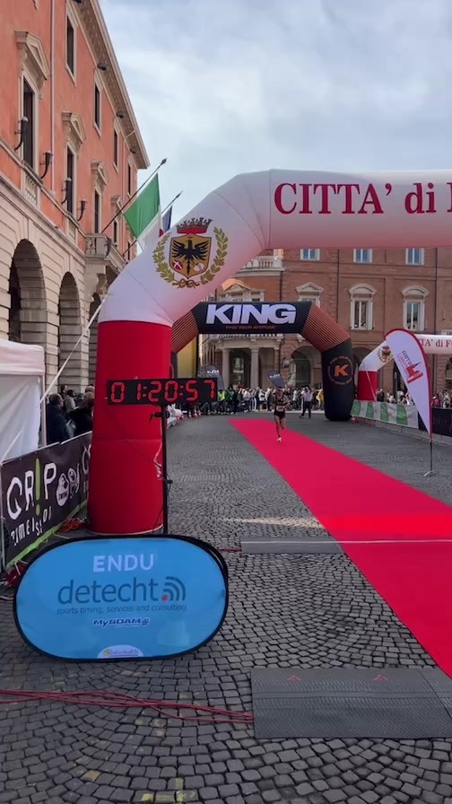 Traguardo femminile 1 @straforlirun