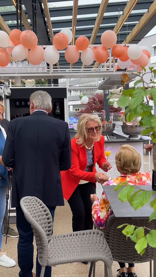 Heute konnten wir bei einer gemütlichen Feier mit allen, die an unserem Umbau mitgewirkt haben sowie mit unseren Familien und Freunden auf das Re-Opening unseres Restaurants anstoßen. Vielen Dank an alle, die dabei waren! Wir haben uns sehr gefreut…