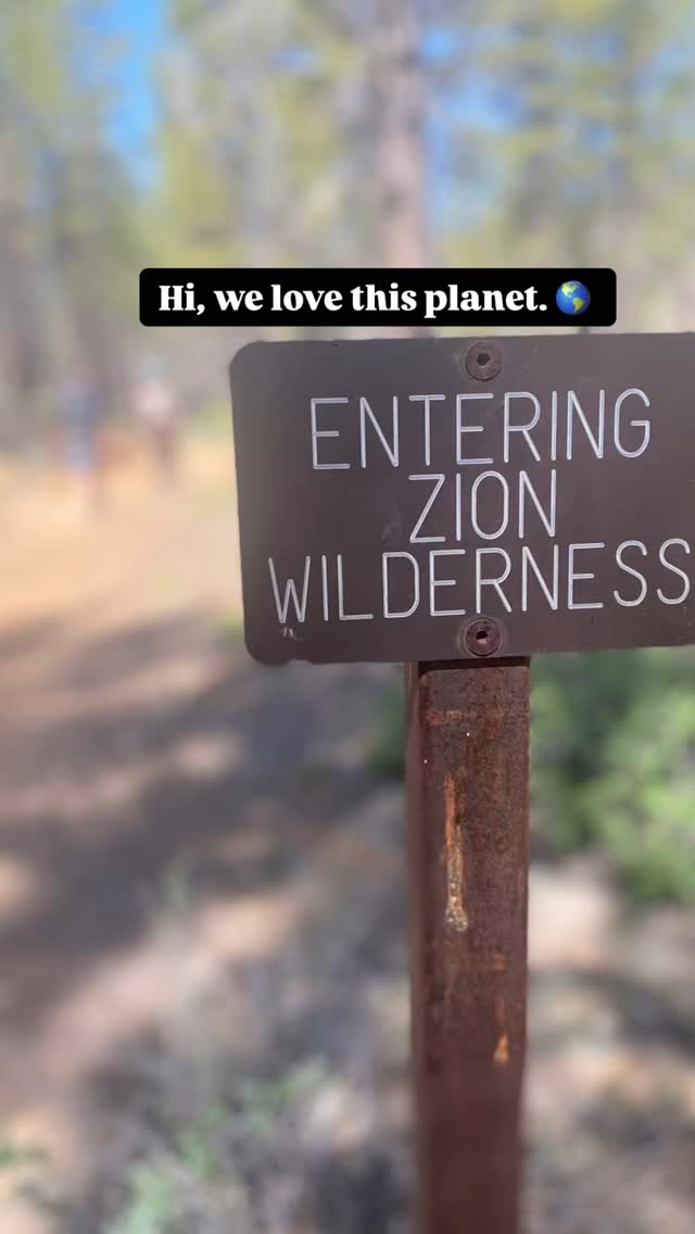 Happy Earth day friends! ๐๐ Fun fact about meโIโm pretty obsessed with travel, adventure, nature and wildlife! I am my happiest outside hiking, diving, and exploring and when I went on a summer long National park road-trip in 2016, I found my way back to painting! I brought my watercolors and painted at all of the parks hoping to share how incredible this earth is and inspire people to get outside โค๏ธ๐บ๏ธโ๏ธ๐ฉโ๐จ I am now so fortunate that I get to paint the most stunning destinations for my wonderful clients. ๐๏ธ I love using handmade or seed paper and am always looking for more recycled & sustainable options as we continue to create together โป๏ธ letโs work together to help this planet out โค๏ธ
#watercolor #earthday #earthday2025 #watercolourpainting #watercolorartist #nationalparks