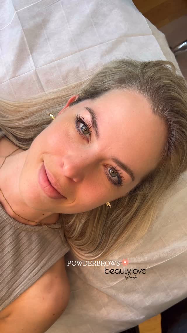 POWDERBROWS🧡
meine liebe Kundin hatte schon sehr tolle Brauen wünschte sich aber mehr dichte und eine angeglichene Form 🙏🏼🥰
#pmuartist #permanentmakeup #beauty #beautylove #linz #pmulinz #naturallook #powderbrows #browtattoo #eyebrows