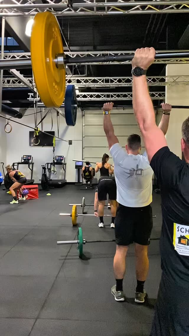 CROSS-SPORT – dein Workout für Power, Ausdauer & echte Ergebnisse🏋️♀️
Du willst stärker, fitter und schneller werden? Dann bist du hier genau richtig🫵 Jeden Mo & Do mit Kevin!
#bodyperformance #bodyperformancestudio #bodyperformanceleibnitz #xundmacher #diexundmacher